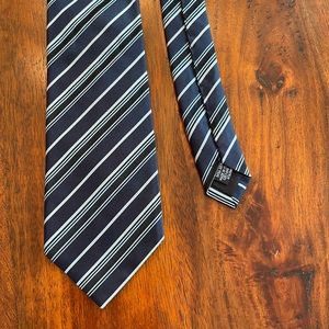 Mens Boss tie diagonal blue stripes great condition